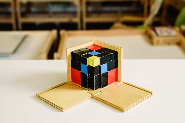 Les meilleurs jouets montessori pour favoriser l'autonomie des enfants